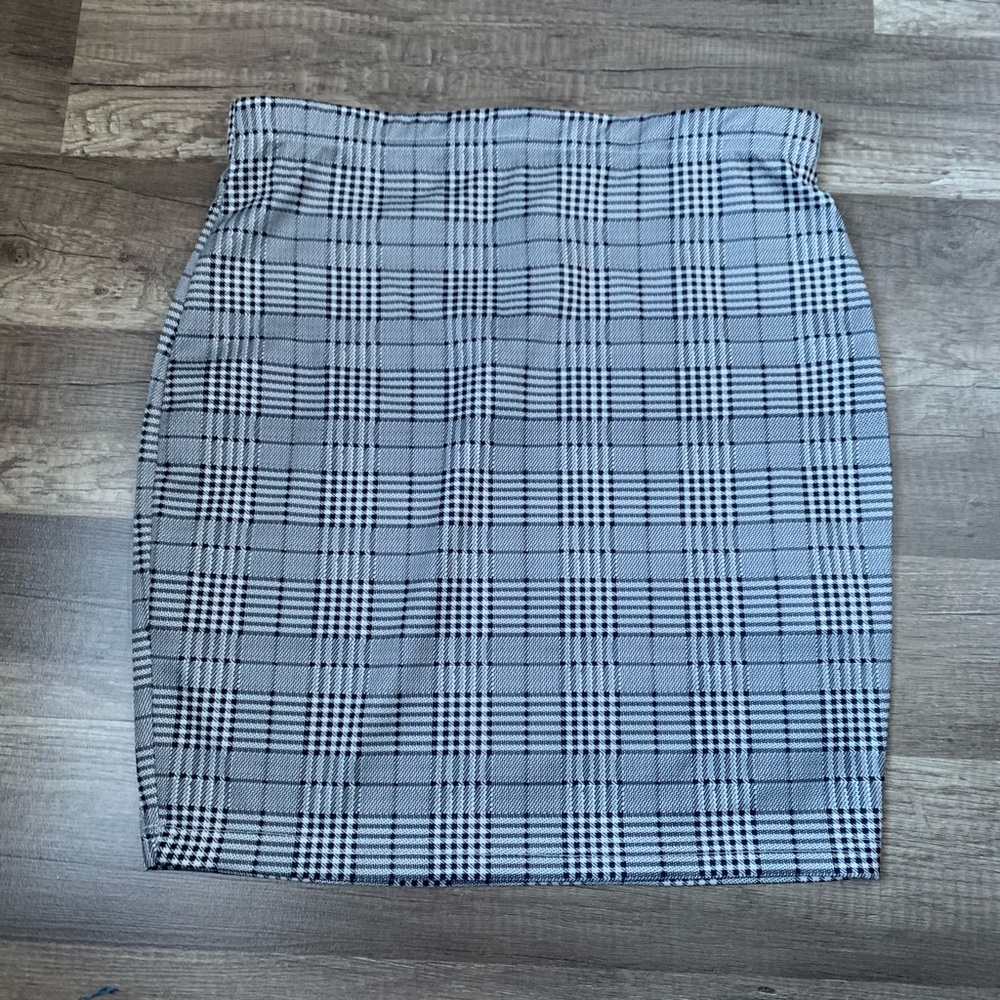 Fitted/body con skirt